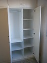 Interior de armario crema 